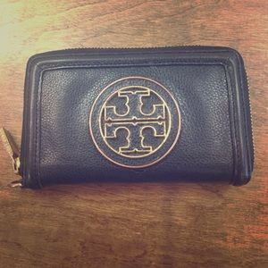 Black Tory Burch wallet