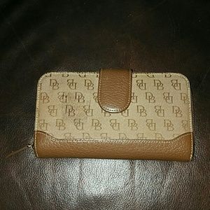 Dooney & Bourke wallet