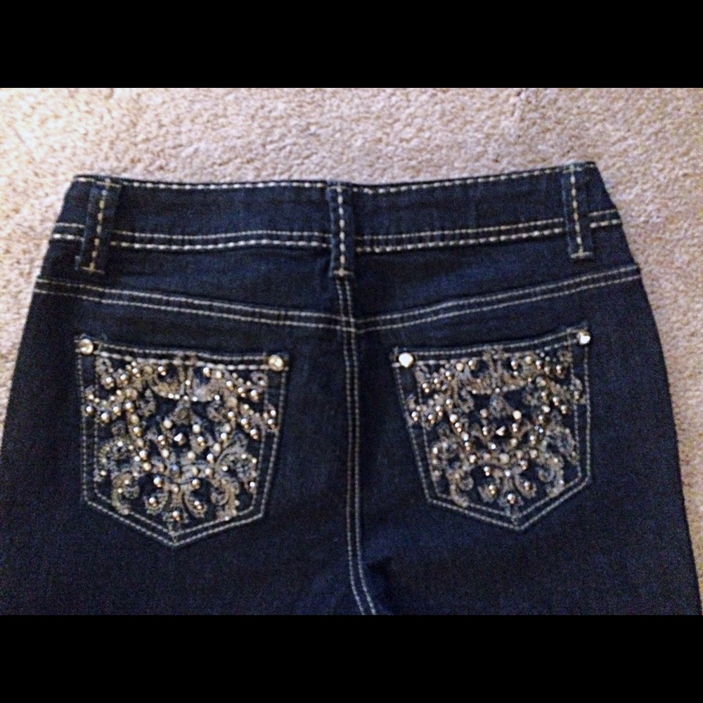 SOLD              2b bebe Embroidered Skinny Jeans