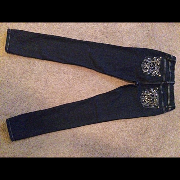 SOLD              2b bebe Embroidered Skinny Jeans - Picture 2 of 4