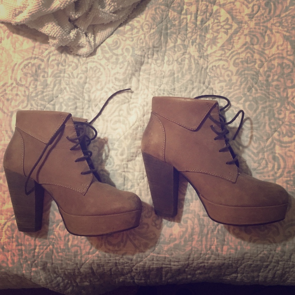FINAL SALE🔥 Steve Madden Platform Booties