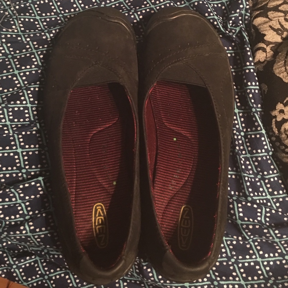 Black keen flats