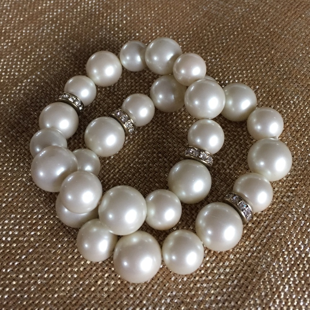 Ann Taylor Pearl & crystal bracelet set