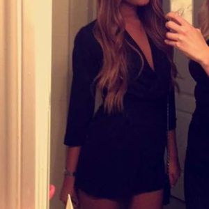 Black v romper