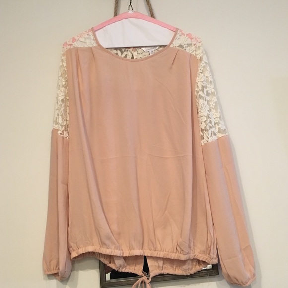 Charming Charlie blouse with lace detail - Picture 2 of 4