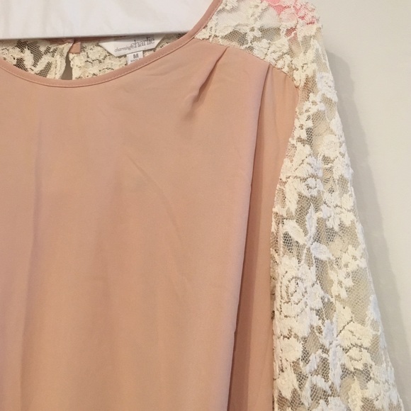 Charming Charlie blouse with lace detail - Picture 3 of 4