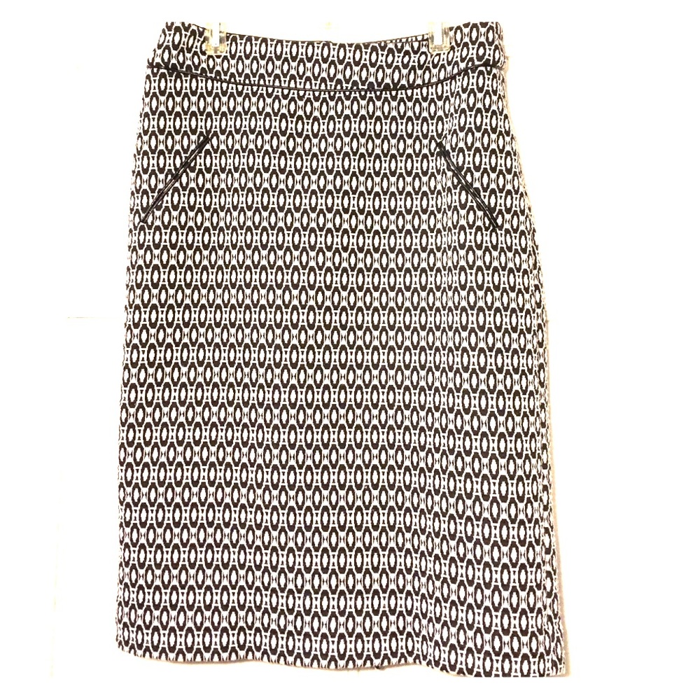 Black white pencil skirt.  Fully lined, sz 4