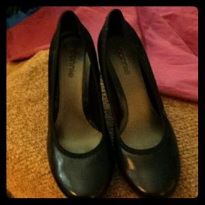 Black 3 in closed toe square heel shoe