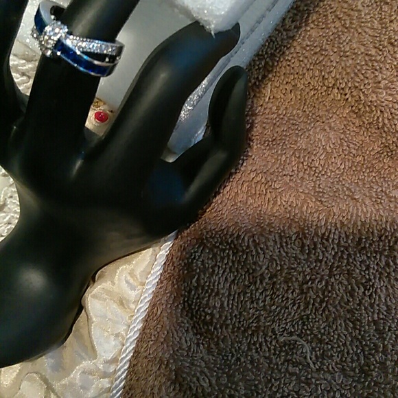 14k white gold sapphire ring - Picture 2 of 4