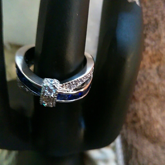 14k white gold sapphire ring - Picture 3 of 4