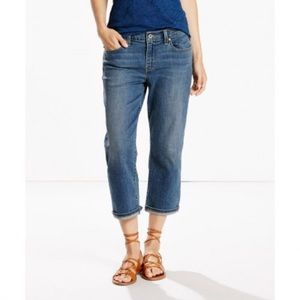 Levis NWT Capri mid rise 32