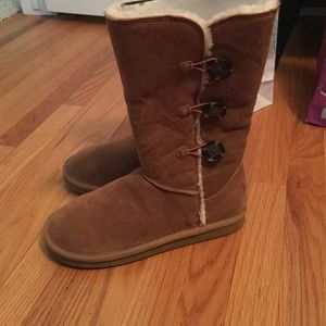 Tan fur-lined boots
