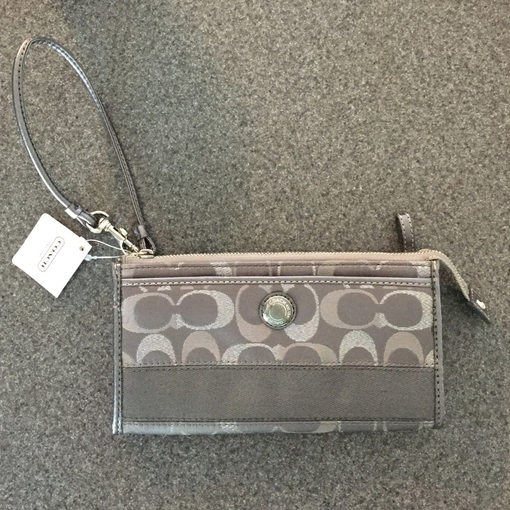 Coach wristlet wallet