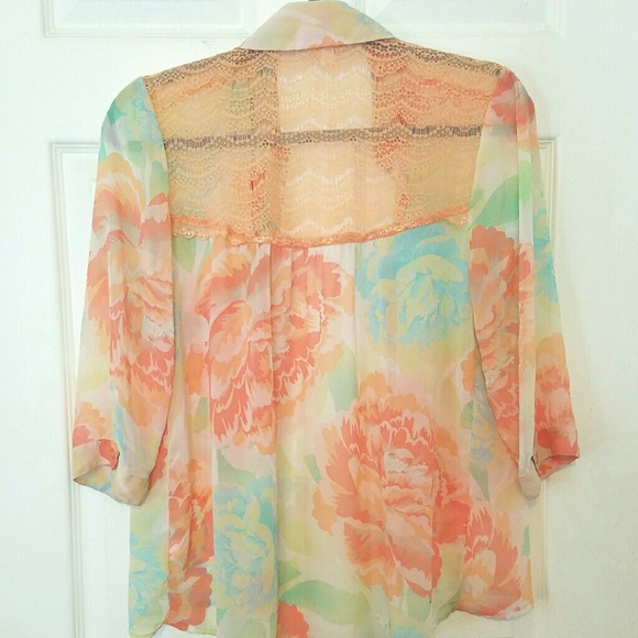 Blouse - Picture 2 of 3