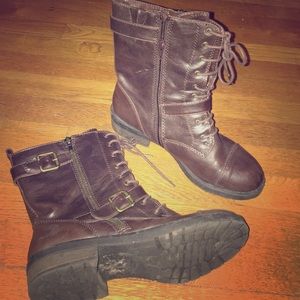 WHITE MOUNTAIN brown boots