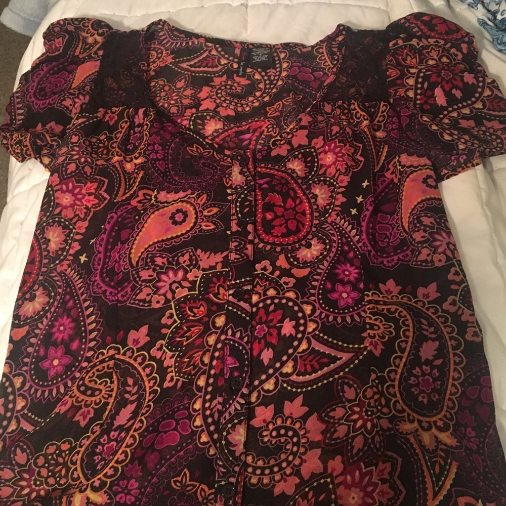 Floral shirt with lace accents