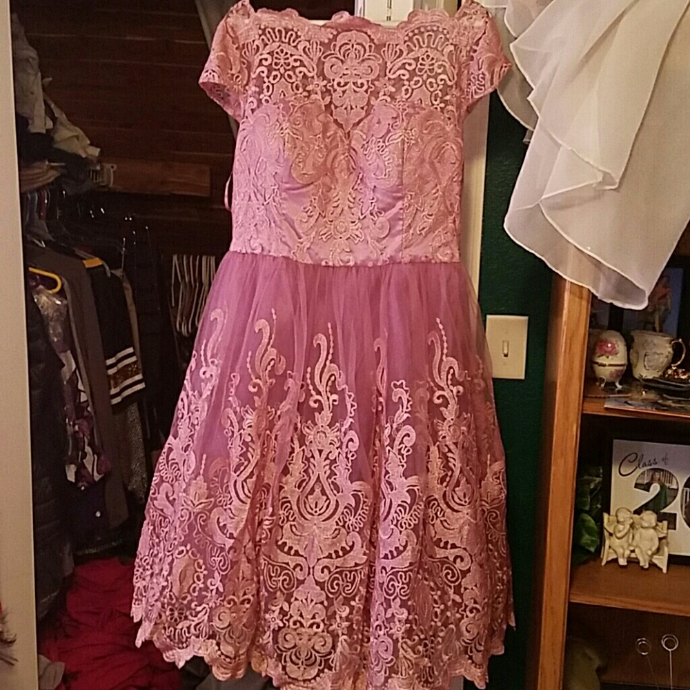 Chi chi London dress