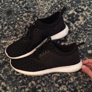 Black and White Nike-Juvenate