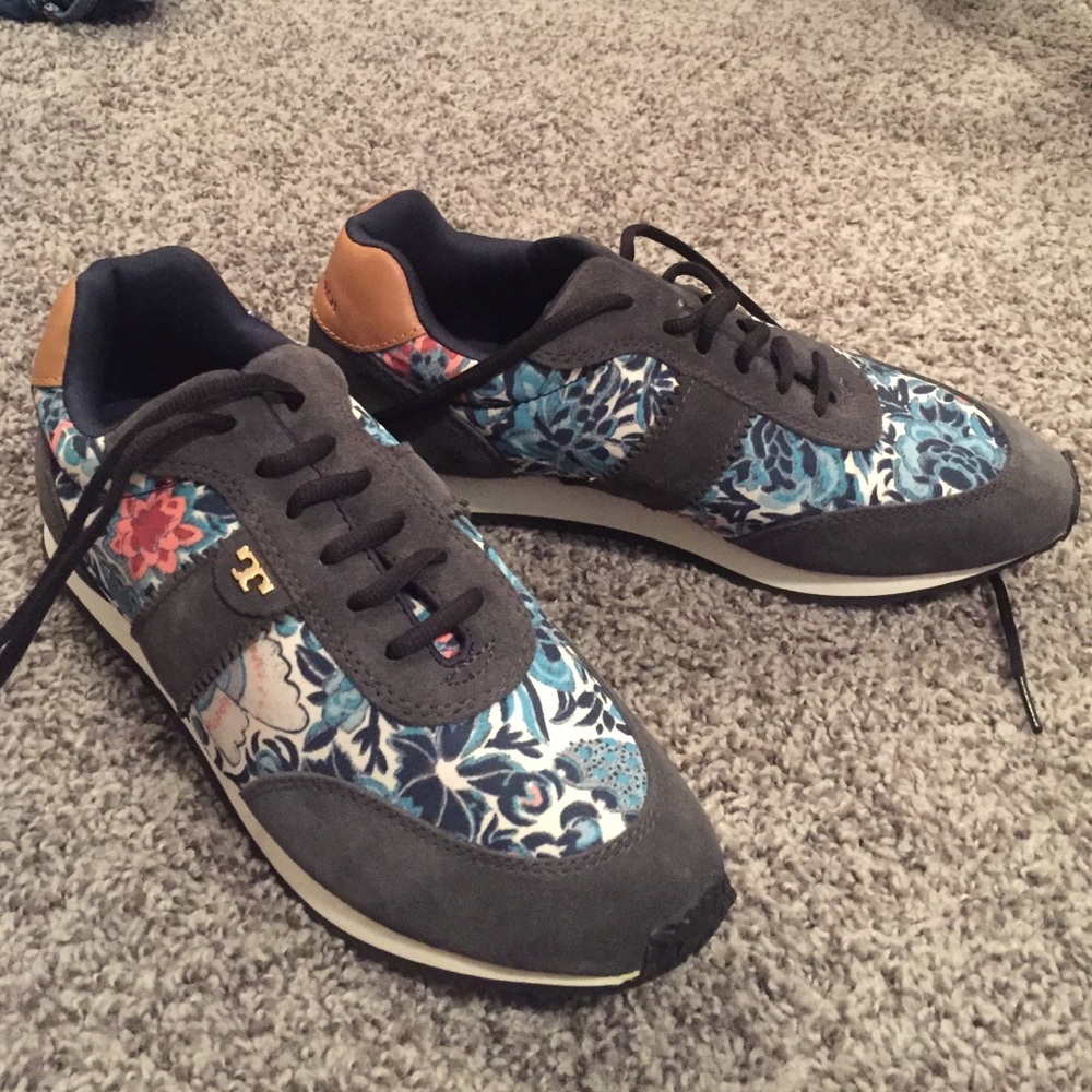 Tory butch sneakers (NWOT)