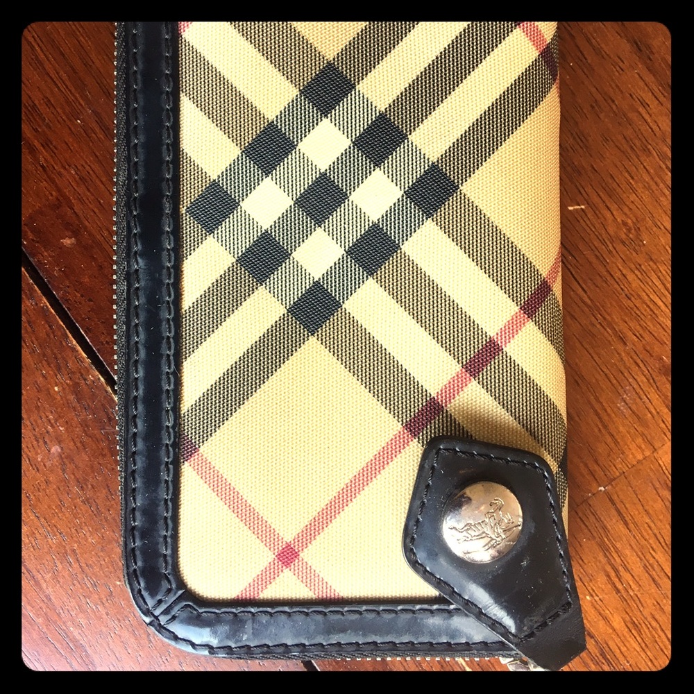 Authentic Burberry Nova check wallet/clutch
