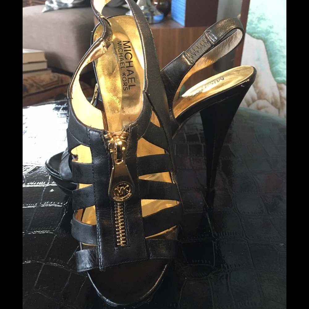 MICHAEL KORS Platform Sz 7 Black/Gold Hardware