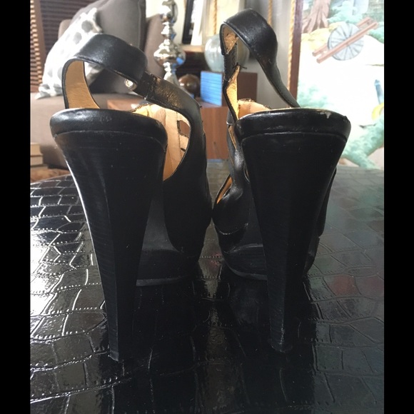 MICHAEL KORS Platform Sz 7 Black/Gold Hardware - Picture 2 of 4