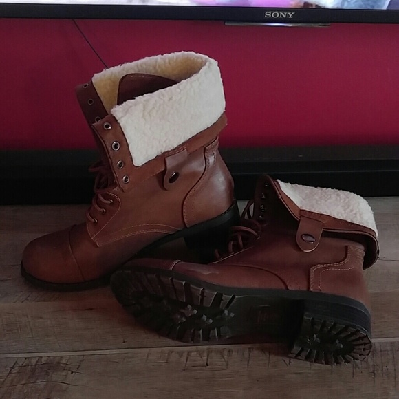 Boot - Picture 2 of 4