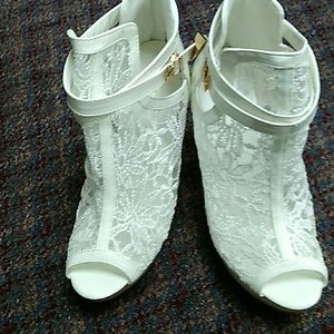 Brand new platform white lace hill booty