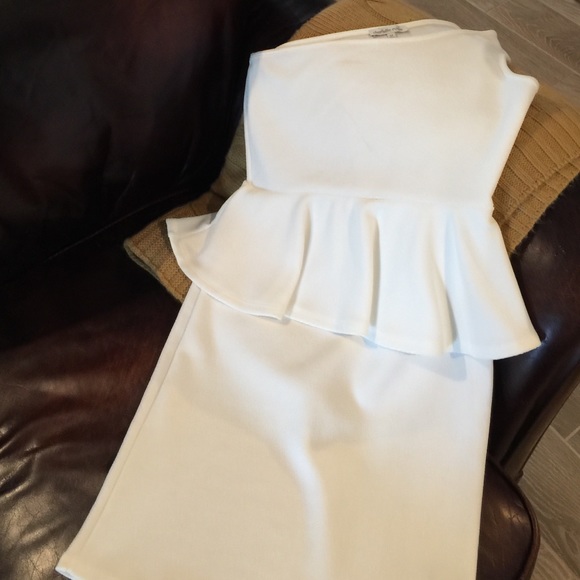 Charlotte Russe Dresses & Skirts - CHARLOTTE RUSSE WHITE 👗 DRESS