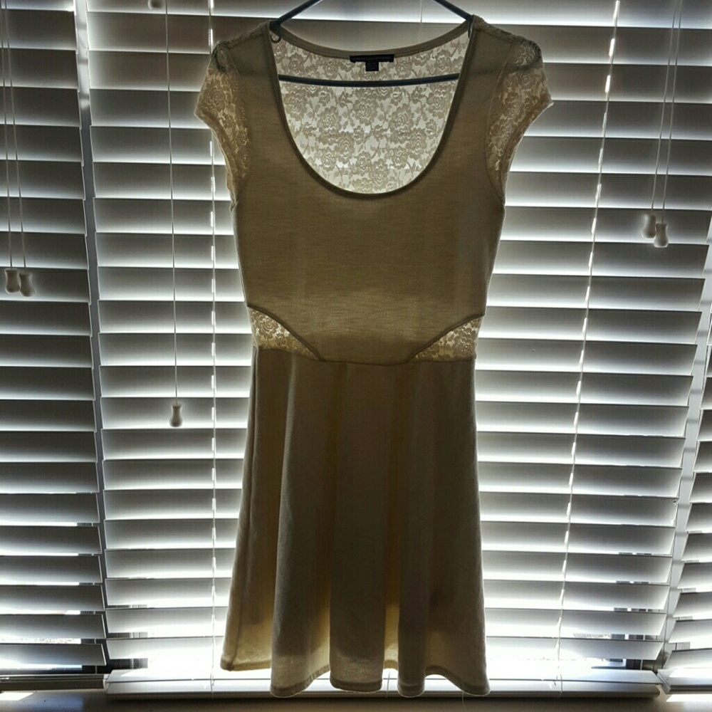 American Eagle cream lace dress