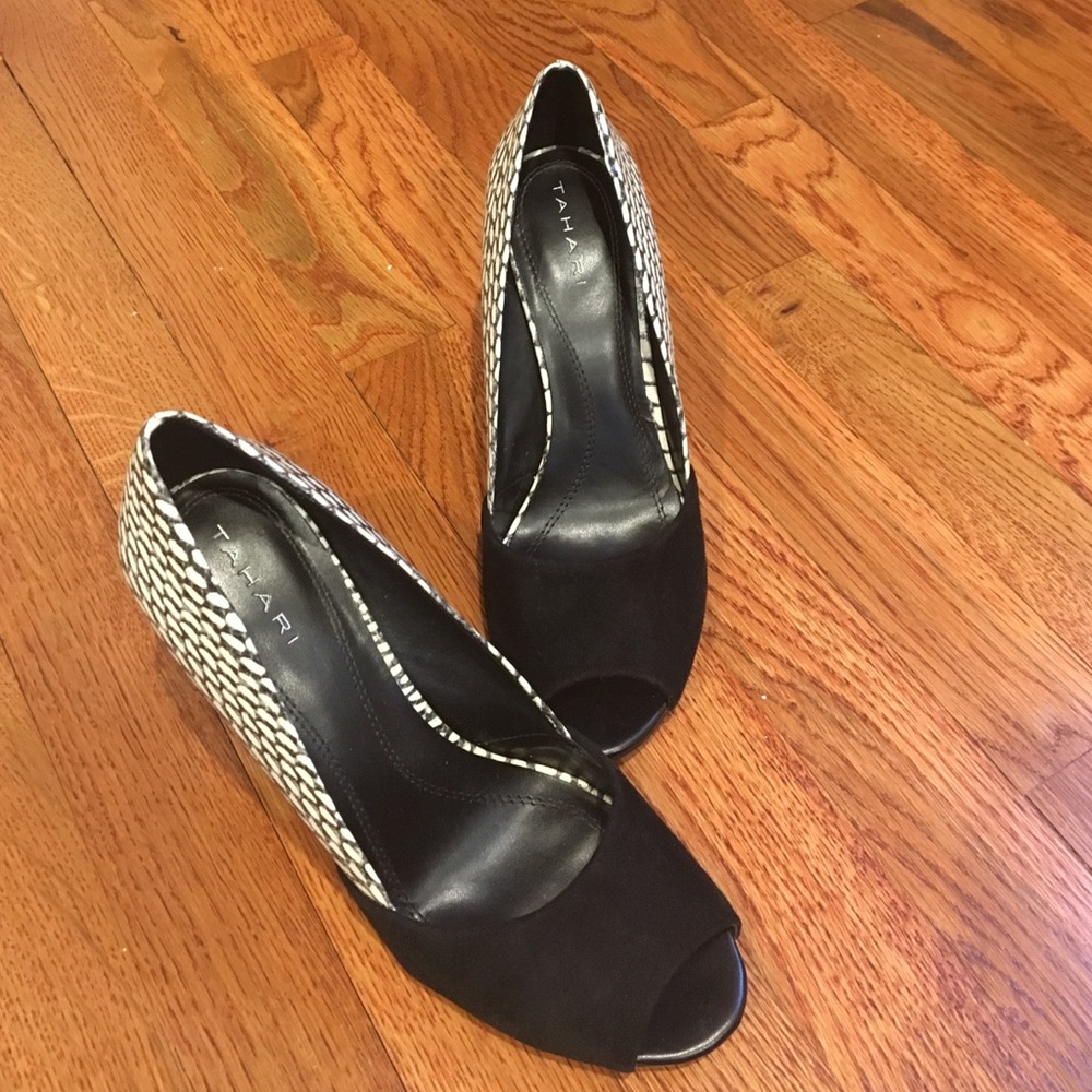 Black and White Tahari 👠
