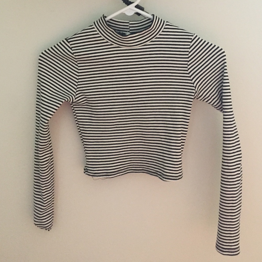 Black and white crop top