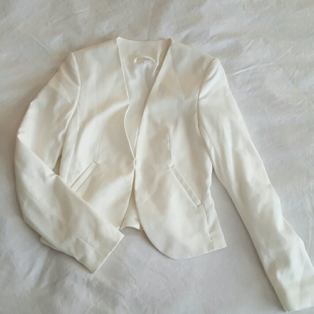 Sleek professional white blazer from h&m