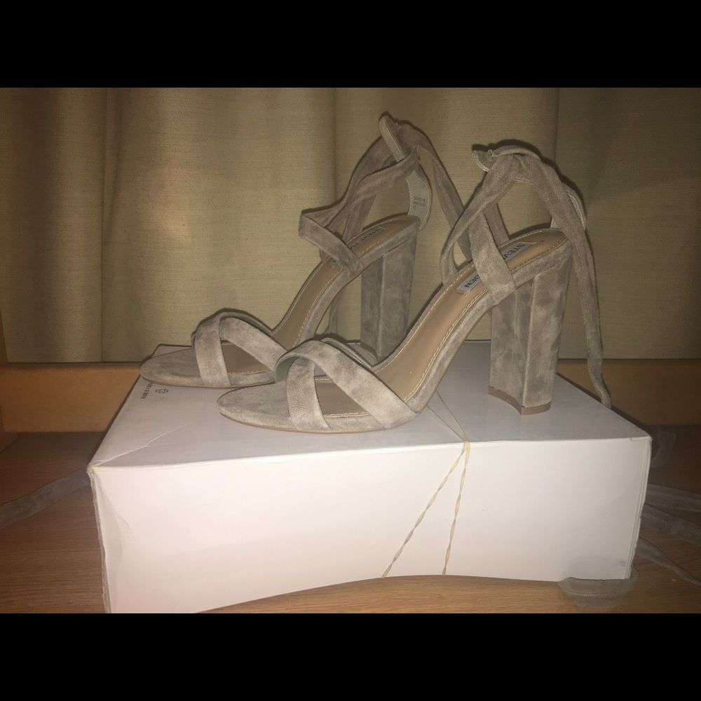 Steve Madden Christey taupe SDE BOTH SHOES FOR 150