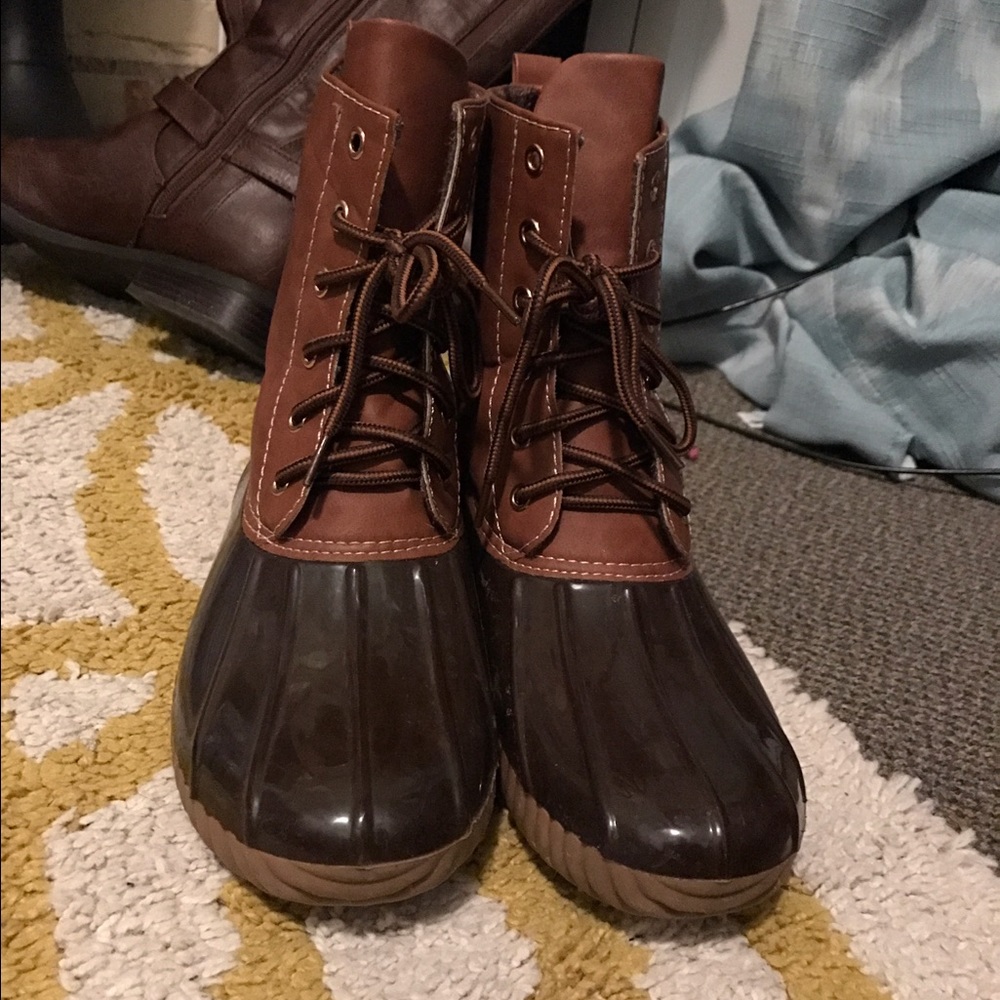 Duck boots