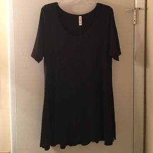 Lula Roe Perfect tee