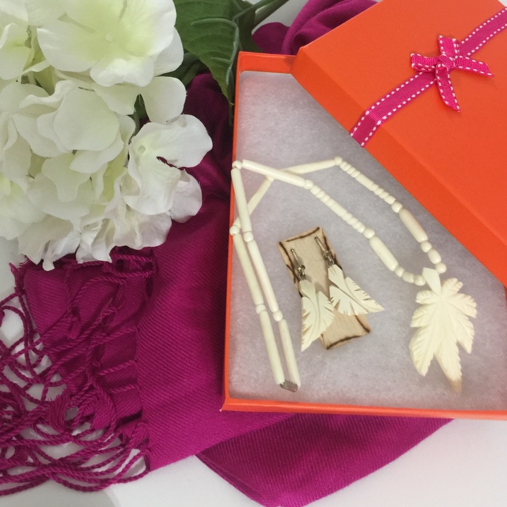 🎉Handcrafted necklace 11" and matching earrings🎉
