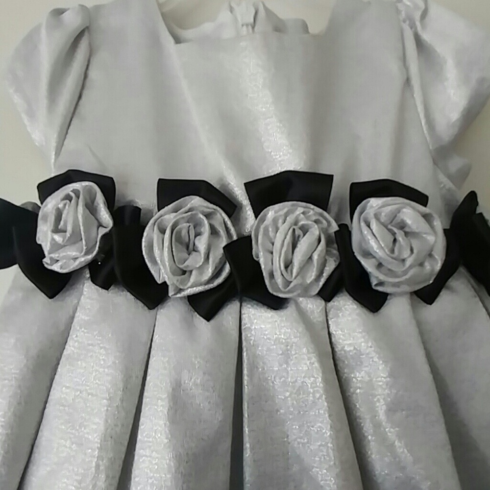 Dresses - Picture 2 of 2