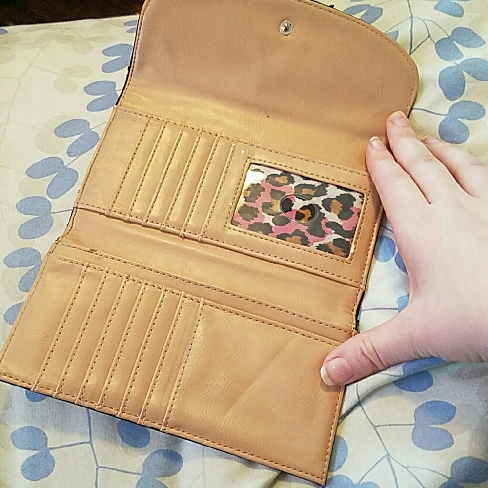Guess wallet - Picture 2 of 4