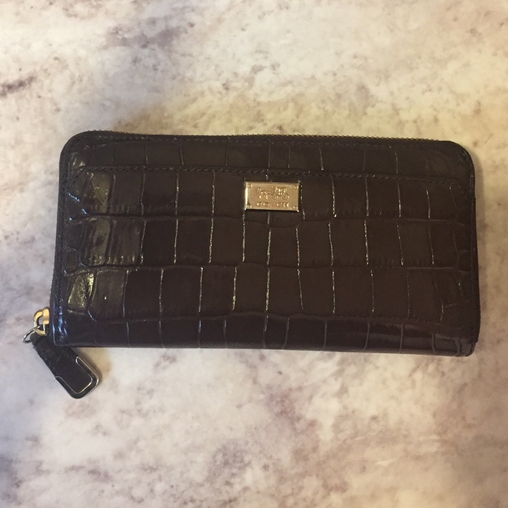 Coach Wallet Embossed Croc Accordion Zip Wallet✨