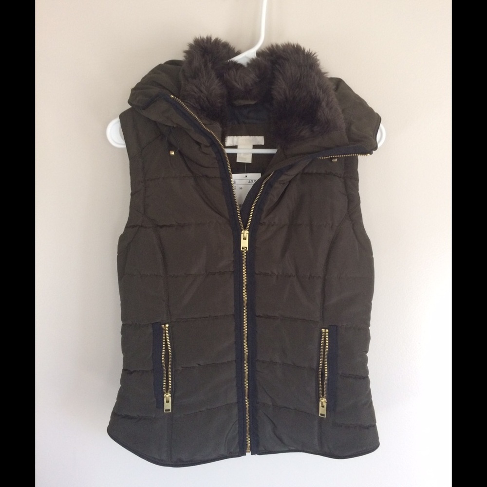NWT. H&M olive puffer vest