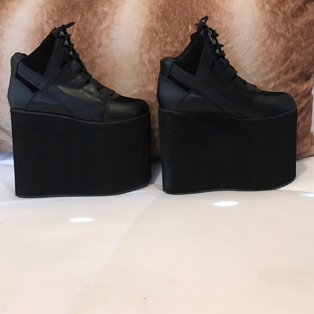 YRU QOZMO SKY HI PLATFORMS