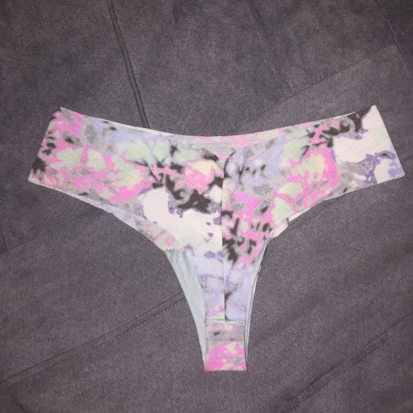 Pink thong - Picture 2 of 3