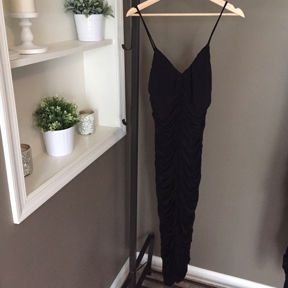 Beautiful mesh midi dress with ruching - Picture 2 of 4