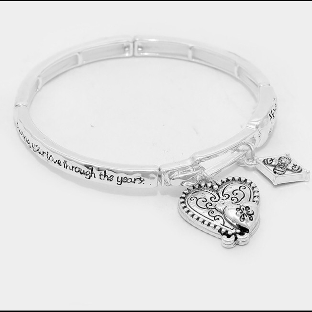 Mom's blessing" heart charm stretch bracelet