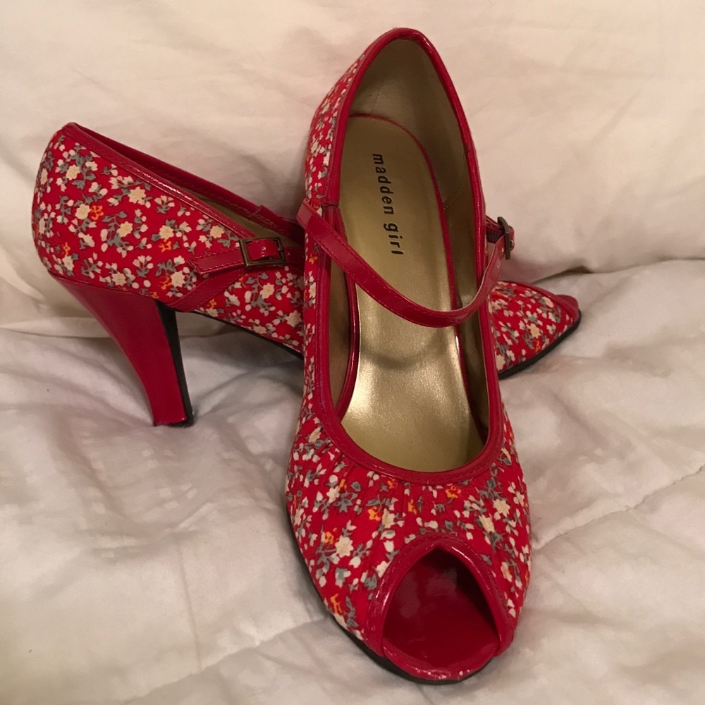 Lightly worn peep toe 3in heels