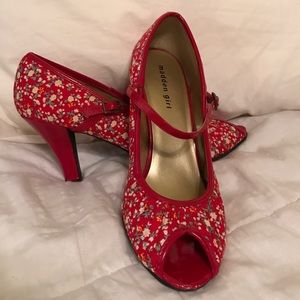 Lightly worn peep toe 3in heels