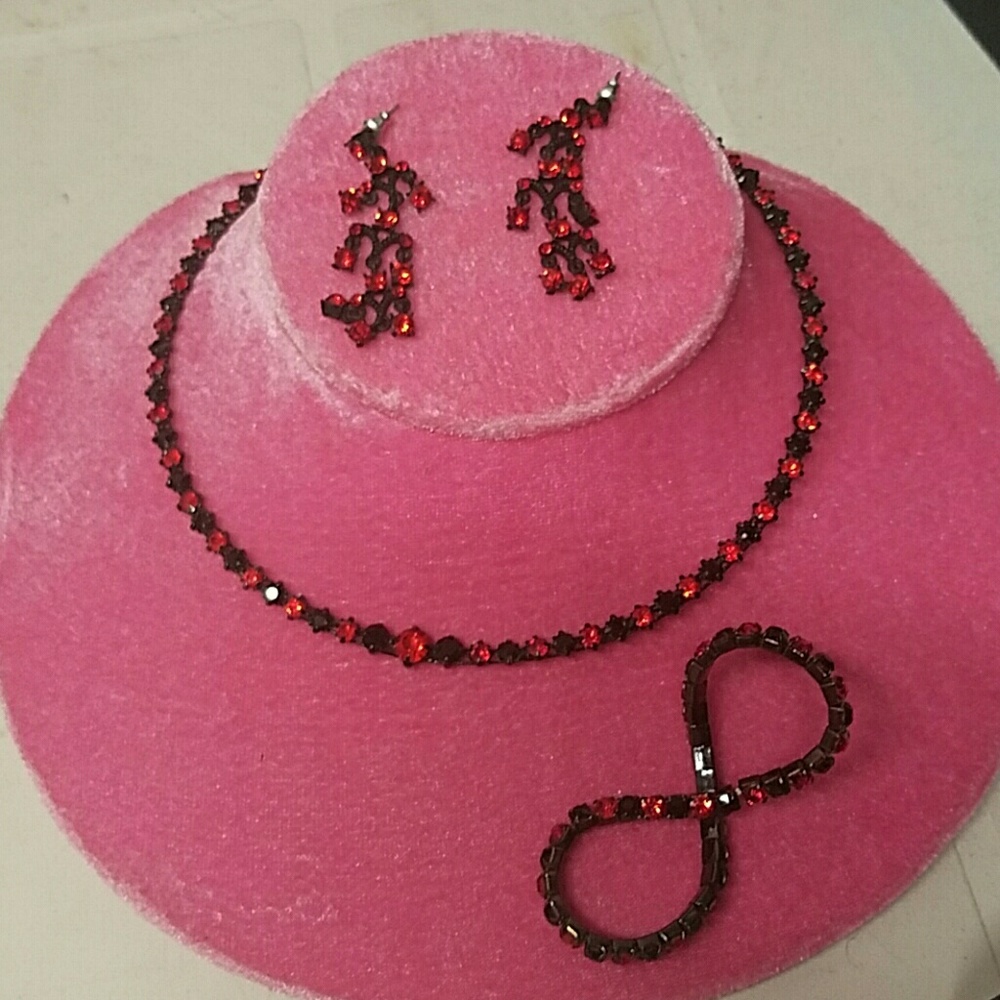 Black and read jewelry set