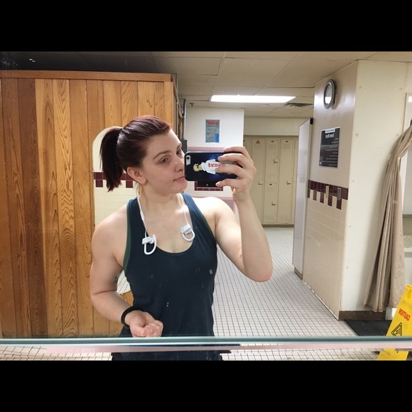 Meet your Posher, Aspen - Picture 4 of 4