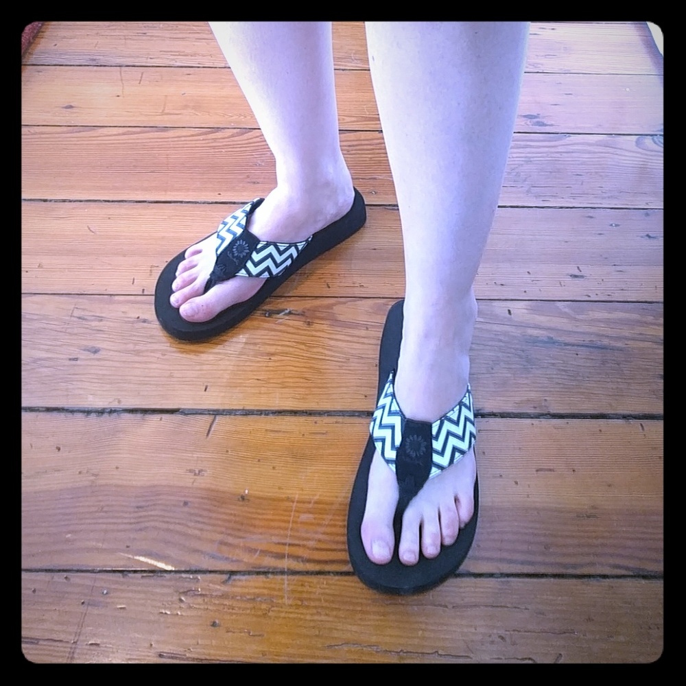 Black and white chevron pattern flip flops